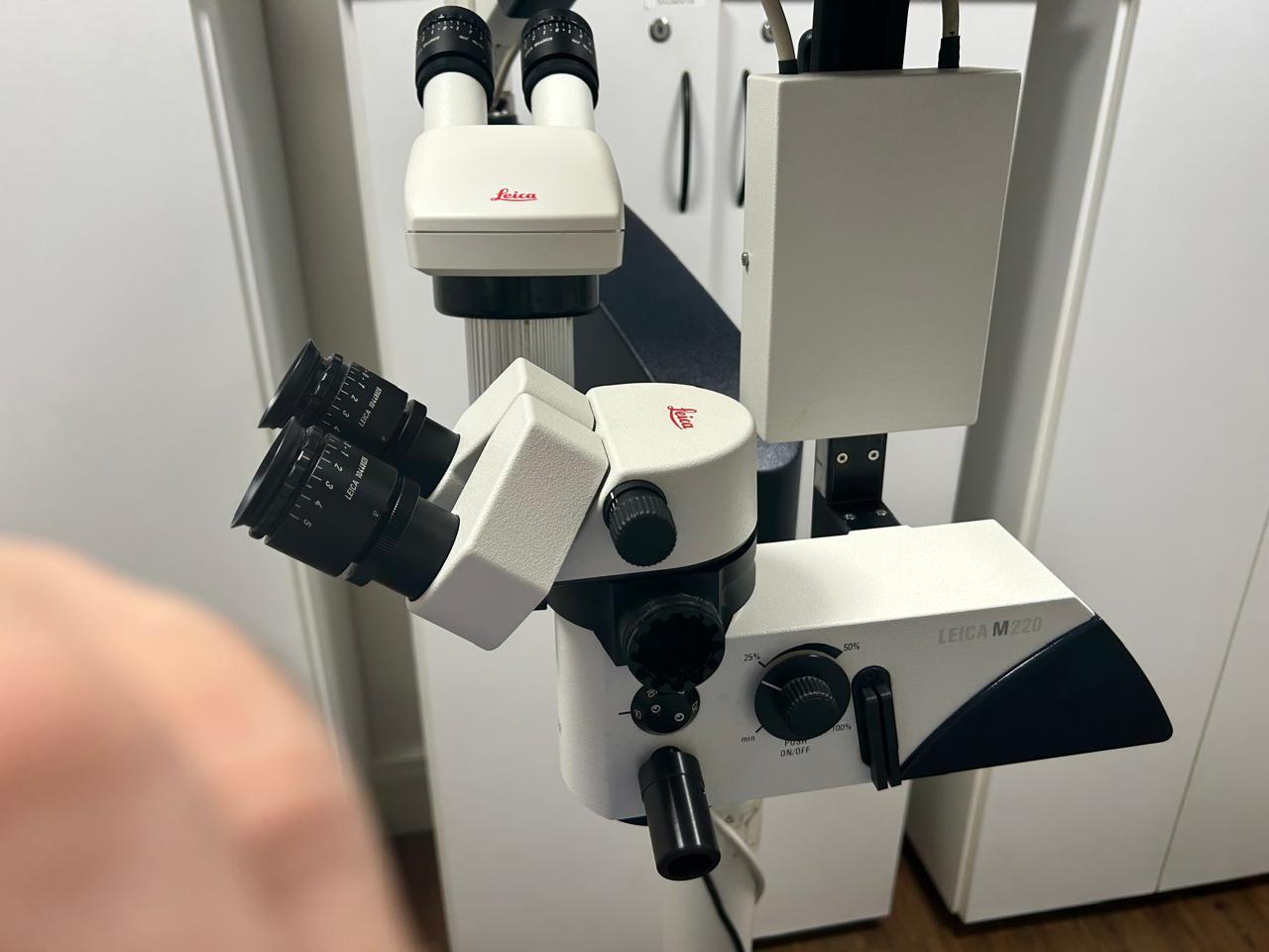 Microscópio Leica M220 F12 Microscópio Leica M220 F12